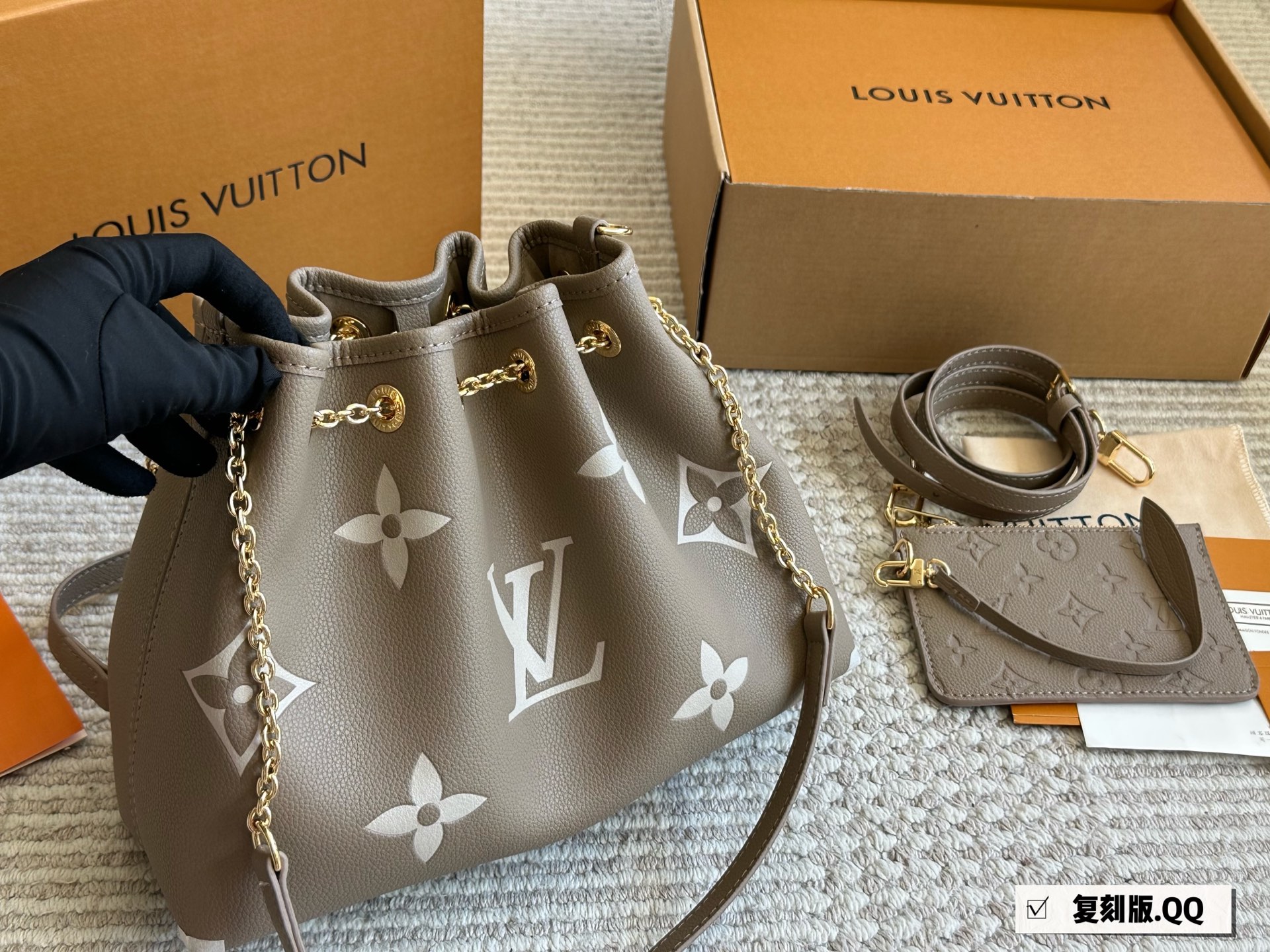 Louis Vuitton Summer Bundle Bucket Bag - Stylish, Versatile, and Spacious