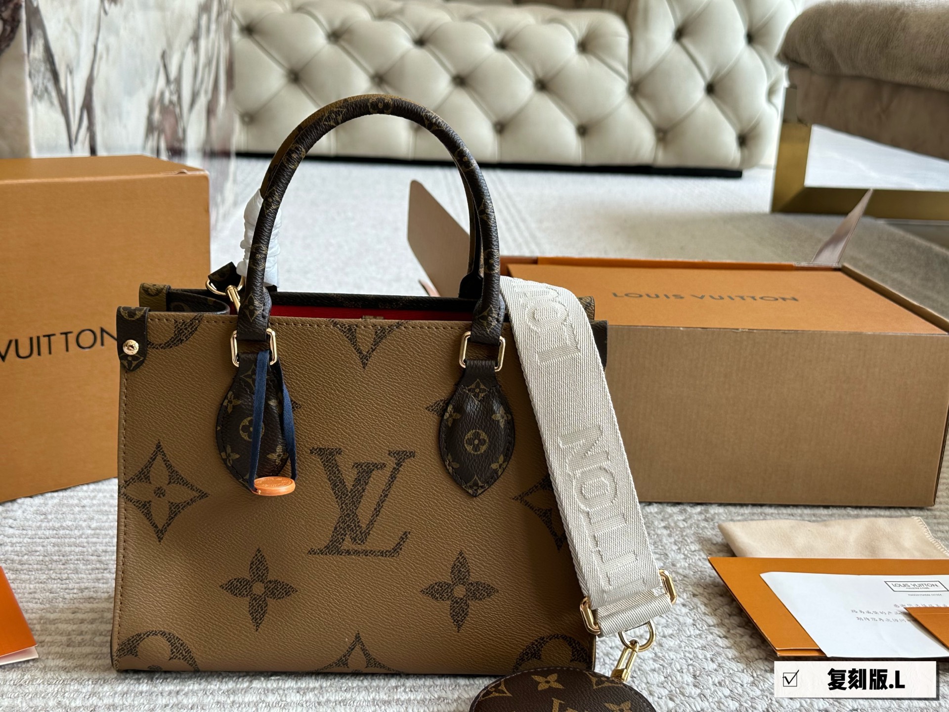 Louis Vuitton OnTheGo Small Tote Bag, 25*20cm, Wide Strap & Coin Purse Included