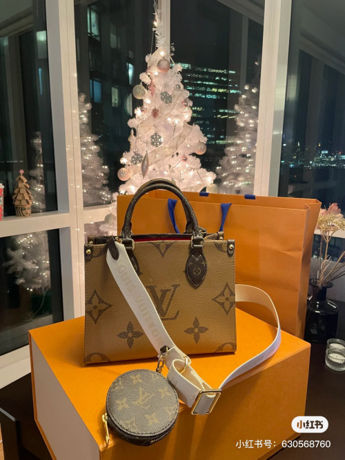 Louis Vuitton OnTheGo Small Tote Bag Caramel & Deep Brown Monogram, 25x19x11.5cm 1 Louis Vuitton OnTheGo Small Tote Bag Caramel & Deep Brown Monogram, 25x19x11.5cm
