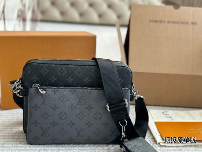 Louis Vuitton Trio Messenger Bag - Black Monogram, Men's Crossbody 1 Louis Vuitton Trio Messenger Bag - Black Monogram, Men's Crossbody