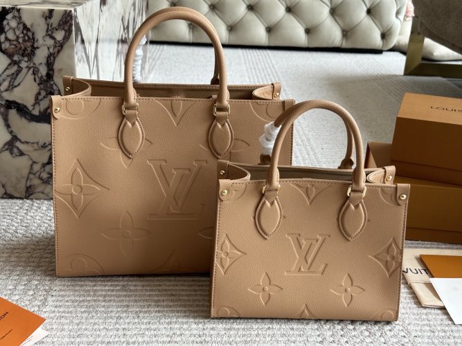 Elegant Leather Tote Bag, Ice Cream Color, 35*26cm, High-Quality, Perfect for On-the-Go 1 Elegant Leather Tote Bag, Ice Cream Color, 35*26cm, High-Quality, Perfect for On-the-Go