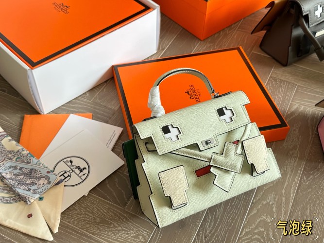Hermès Kelly Doll Bag, Adorable Mini Handbag with Iconic Design - 18*15cm 1 Hermès Kelly Doll Bag, Adorable Mini Handbag with Iconic Design - 18*15cm