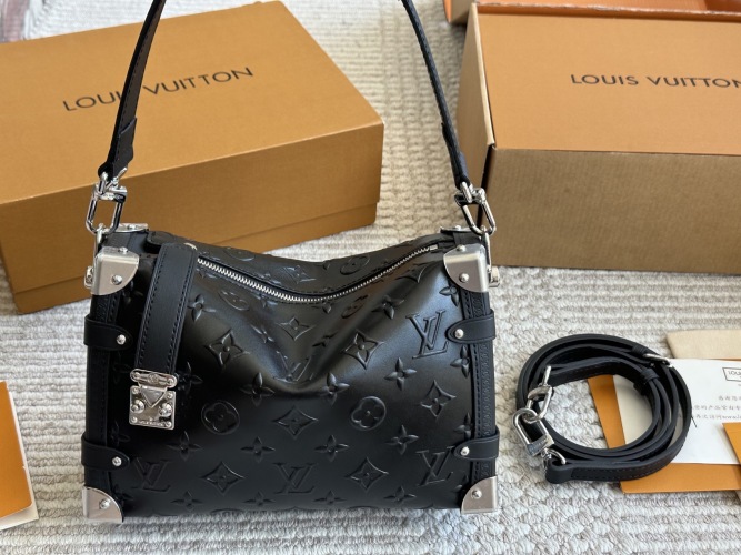LV Trunk Bag, Trendy Soft Box Design, Premium Quality, Black Leather, 23cm 1 LV Trunk Bag, Trendy Soft Box Design, Premium Quality, Black Leather, 23cm