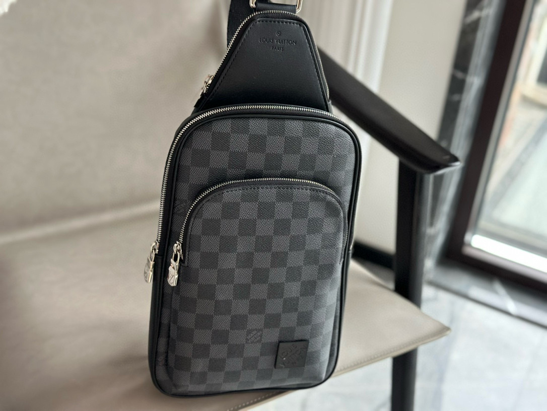 Louis Vuitton Men's Damier Graphite Canvas Chest Bag,31 x 20cm