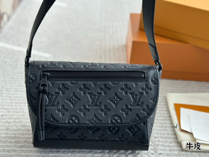 Louis Vuitton 2025 Black/Gray Leather Messenger Bag With Adjustable Strap 1 Louis Vuitton 2025 Black/Gray Leather Messenger Bag With Adjustable Strap