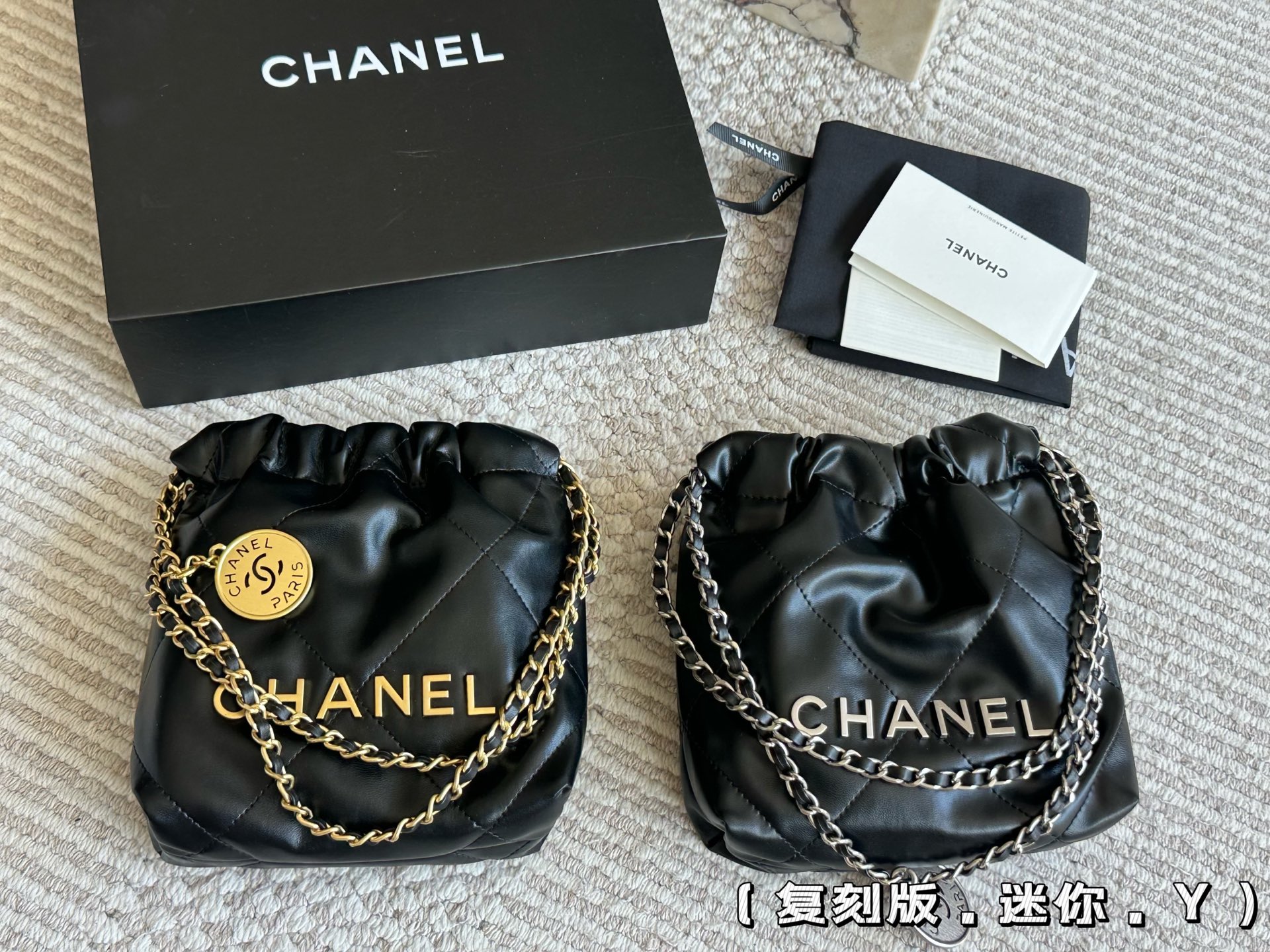 💰280 配盒 复刻版
size:20*20cm
小香家 迷你22bag
缩小版22bag显得格外的俏皮可爱,
头层小牛皮材质,
柔软而轻盈!
搜索🔍 垃圾袋 mini