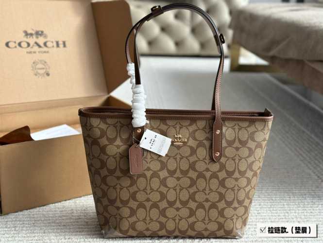 Coach Signature Jacquard Tote Bag, Versatile Shopping Bag,Single Zipper Design 1 Coach Signature Jacquard Tote Bag, Versatile Shopping Bag,Single Zipper Design