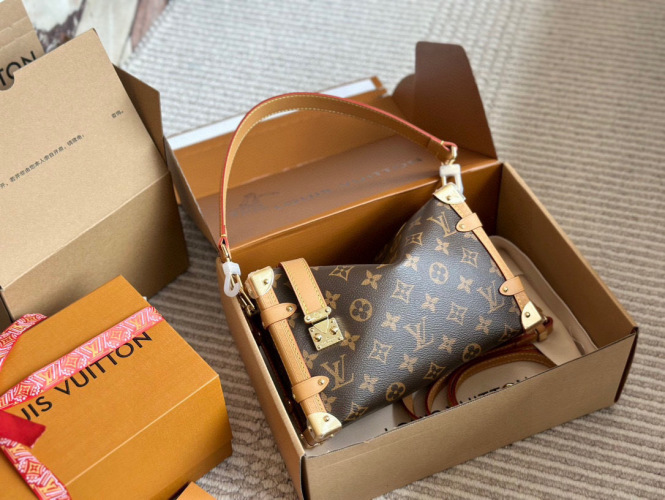 Louis Vuitton Trunk Bag, Monogram Coated Canvas, 23 x 16 cm 1 Louis Vuitton Trunk Bag, Monogram Coated Canvas, 23 x 16 cm