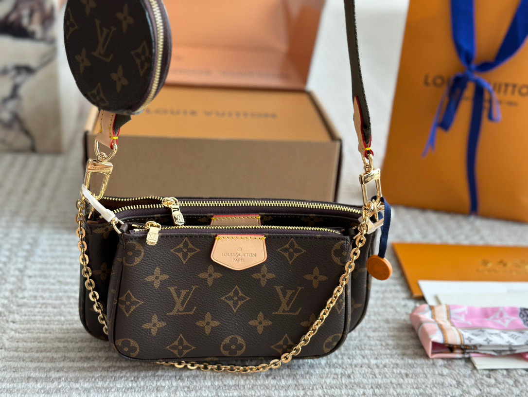Louis Vuitton Multi Pochette Accessoires Crossbody Bag with Adjustable Strap