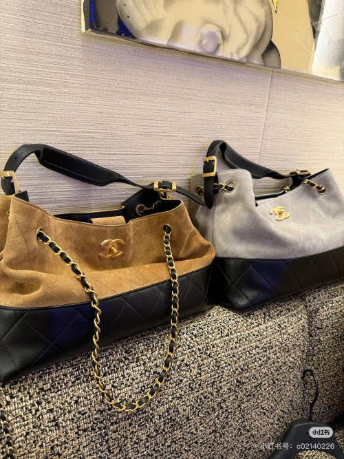 Chanel 25A Suede Tote Bag, Practical & Stylish, Shoulder Bag 1 Chanel 25A Suede Tote Bag, Practical & Stylish, Shoulder Bag
