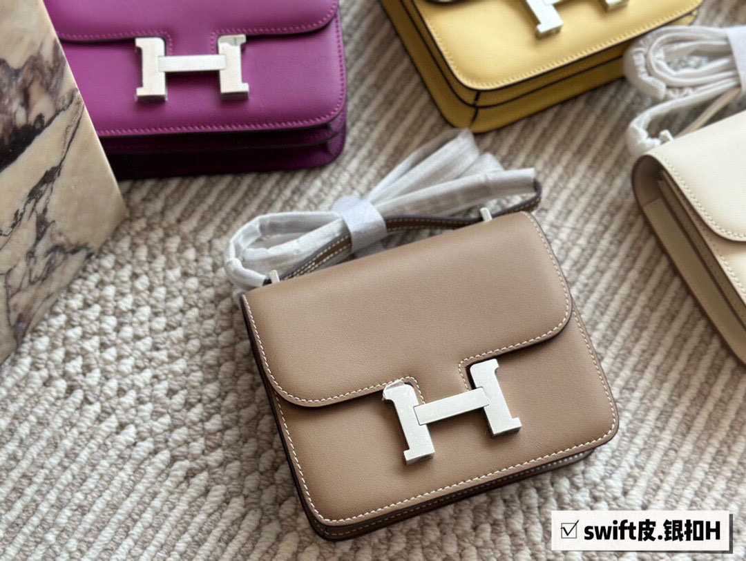 Elegant Hermes Swift Leather Shoulder Bag with Silver Hardware, 19*15cm