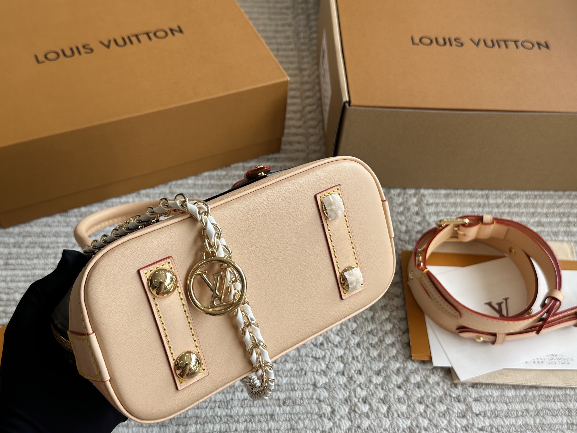 Louis Vuitton Alma BB Monogram Canvas Bolso de Mano con Correa Desmontable 7 i1752846963522 6032 0 5