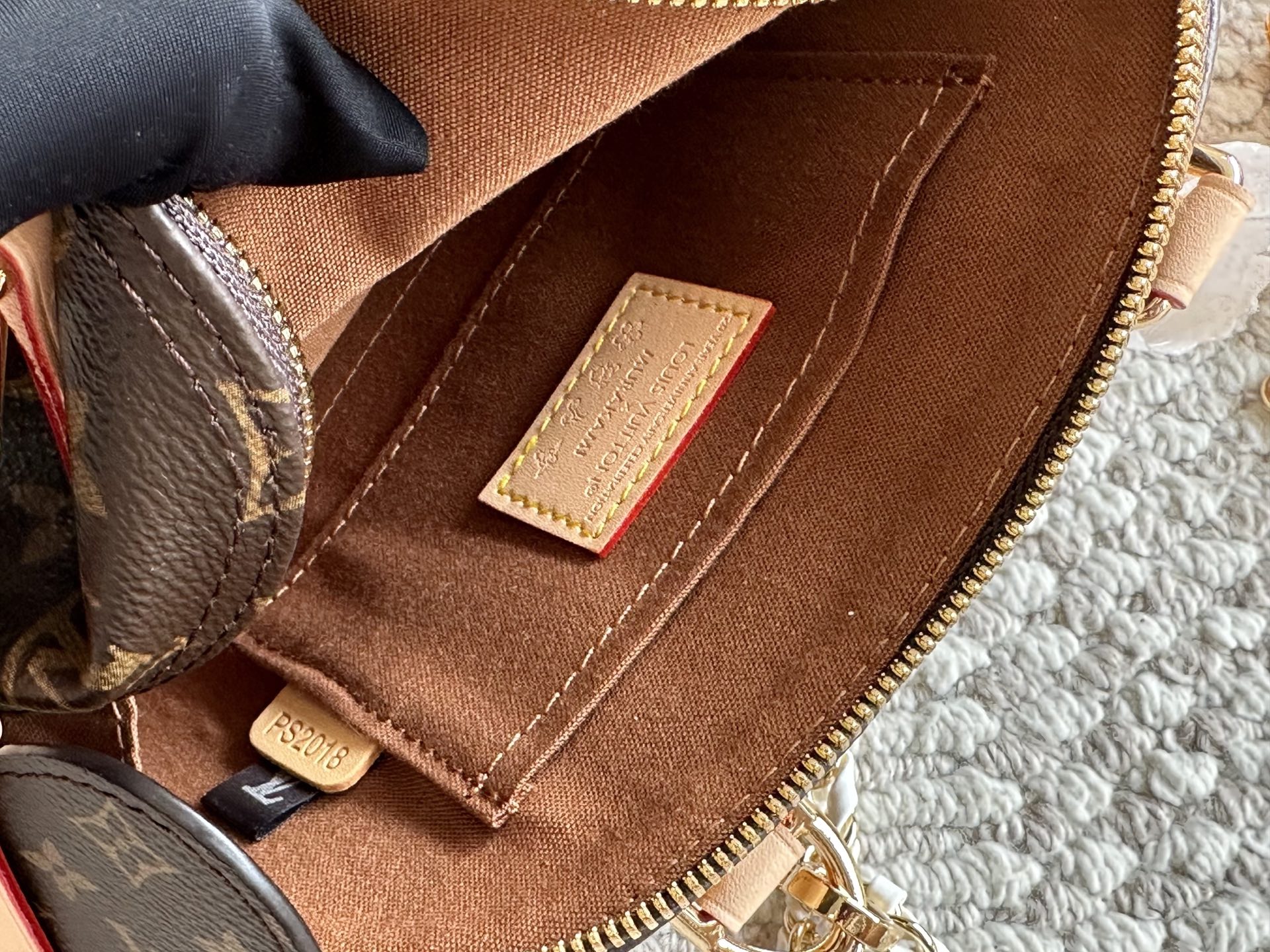 Louis Vuitton Alma BB Monogram Canvas Bolso de Mano con Correa Desmontable 9 i1752846963553 9413 0 7
