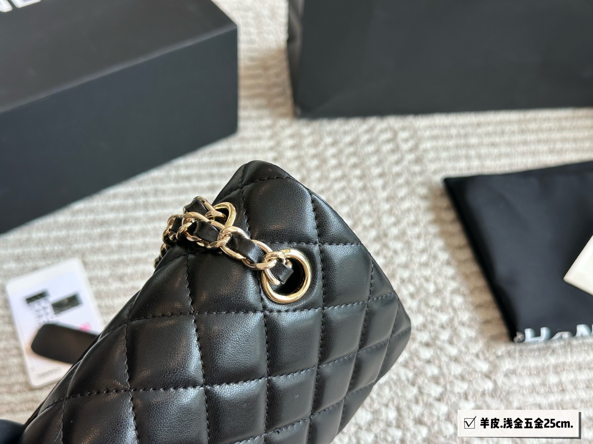 Elegante Bolso Chanel Classic Flap de Piel de Cordero con Accesorios Completos 3 i1752850372442 6123 0 1