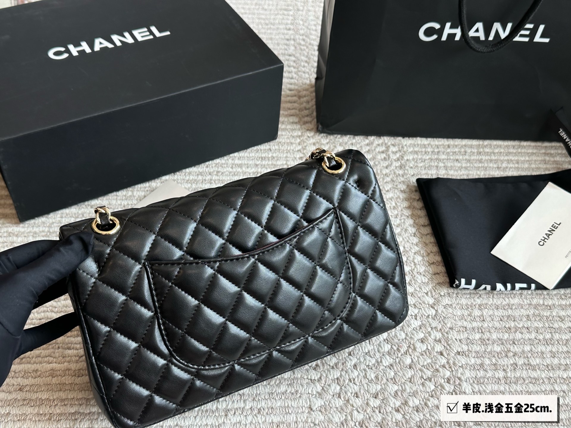 Elegante Bolso Chanel Classic Flap de Piel de Cordero con Accesorios Completos 8 i1752850373695 9188 0 6