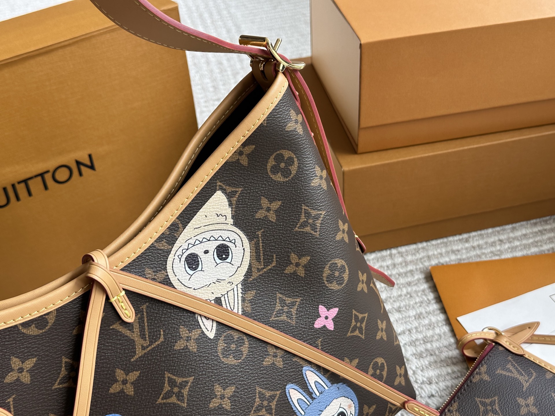 Louis Vuitton Carryall P400 Bolso Tote con Diseño Exclusivo 3 i1752915479785 8313 0 1