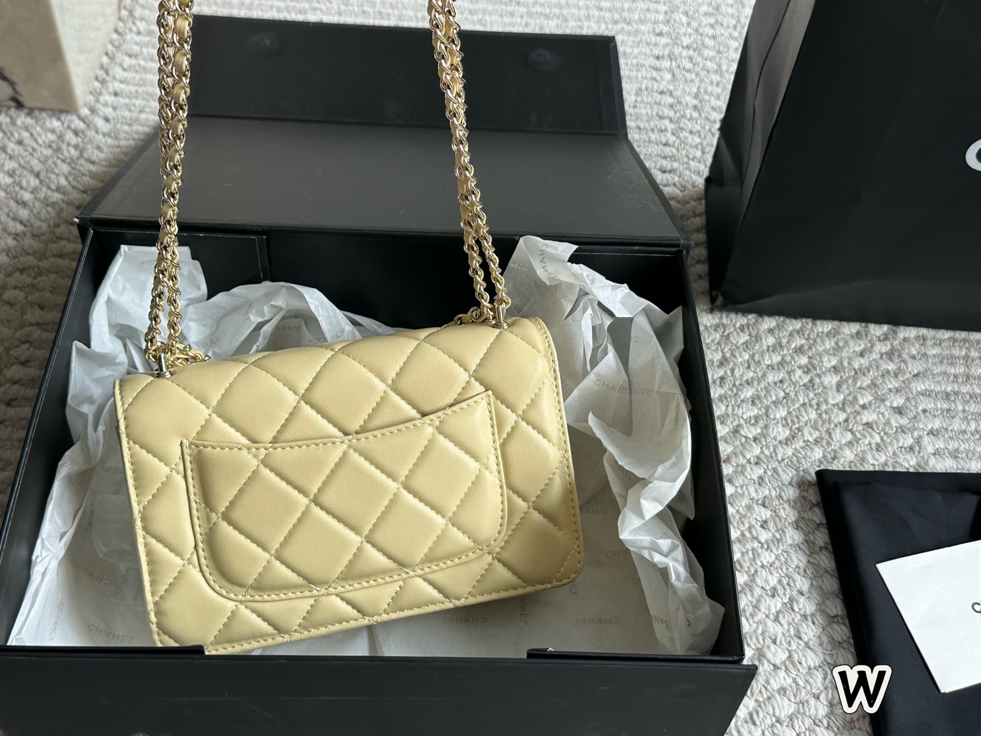 Bolso de cadena Chanel WOC con dijes, cuero amarillo, 20 x 13 cm 6 i1752921114727 4811 0 4