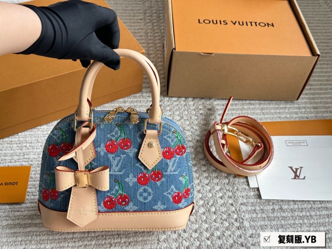 Louis Vuitton Alma BB Bolso Vaquero con Diseño de Cerezas, Elegante y Compacto 16 Louis Vuitton Alma BB Bolso Vaquero con Diseño de Cerezas, Elegante y Compacto