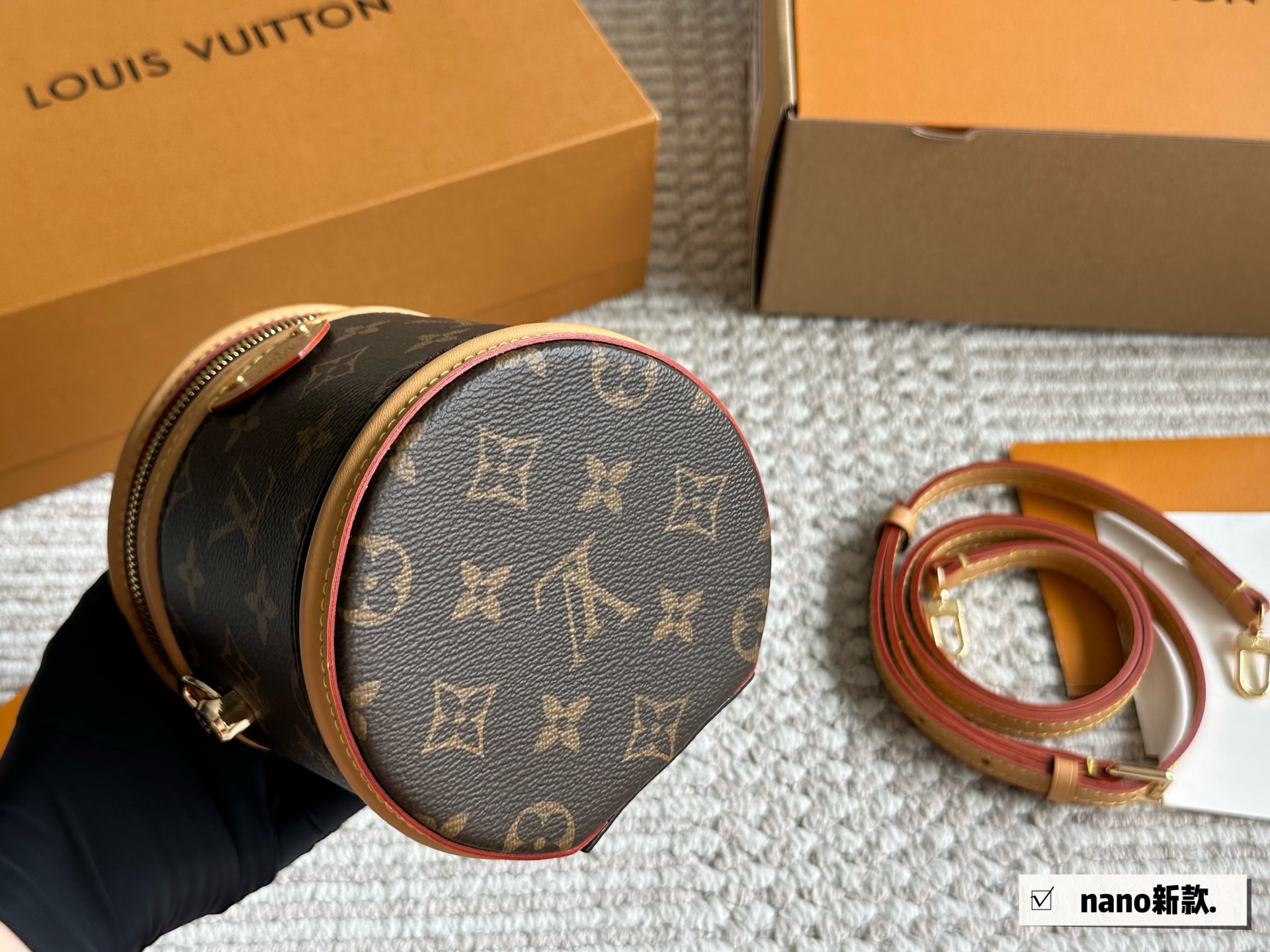 Louis Vuitton Nano Boîte Chapeau: Un Tesoro Compacto y Chic 6 i1752922921203 616 0 4