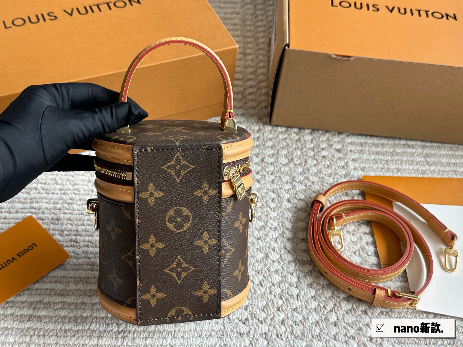 Louis Vuitton Nano Boîte Chapeau: Un Tesoro Compacto y Chic 7 i1752922921263 9710 0 5