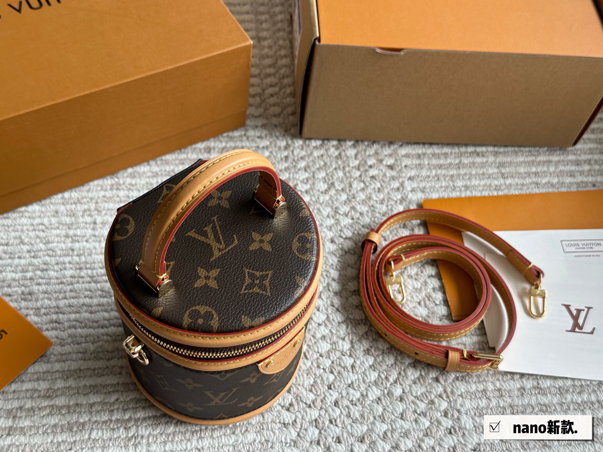 Louis Vuitton Nano Boîte Chapeau: Un Tesoro Compacto y Chic 5 i1752922924714 9223 0 3