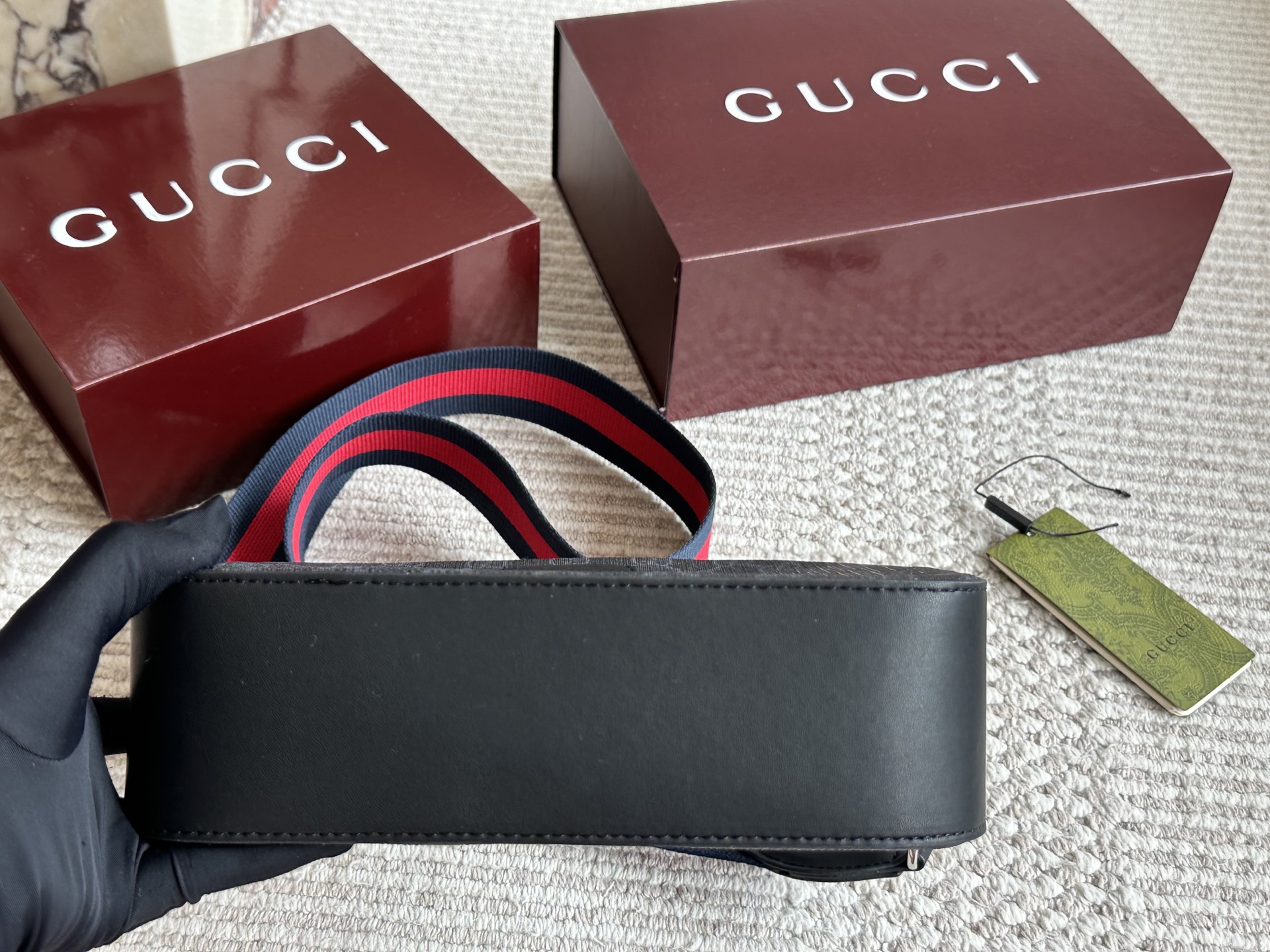 Gucci Bolso de cámara negro GG Supreme con correa de nylon roja y azul 4 i1753004930699 7908 0 2