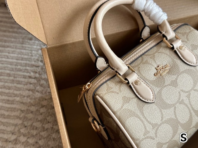 Coach Mini Boston Pillow Bag, 18*12cm, 23ss Collection, Perfect Size for Daily 1 Coach Mini Boston Pillow Bag, 18*12cm, 23ss Collection, Perfect Size for Daily