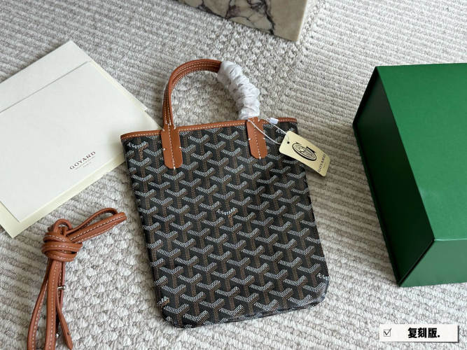 Goyard Mini Shopping Bag Tote, Perfect for Everyday Use, 20cm x 23cm 1 Goyard Mini Shopping Bag Tote, Perfect for Everyday Use, 20cm x 23cm