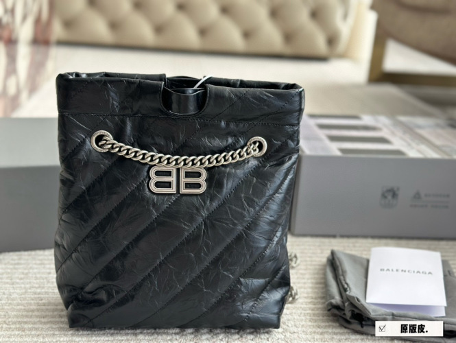 Balenciaga Crush Tote Bag, Leather Chain Shoulder Bag, Black, 25x28cm 1 Balenciaga Crush Tote Bag, Leather Chain Shoulder Bag, Black, 25x28cm