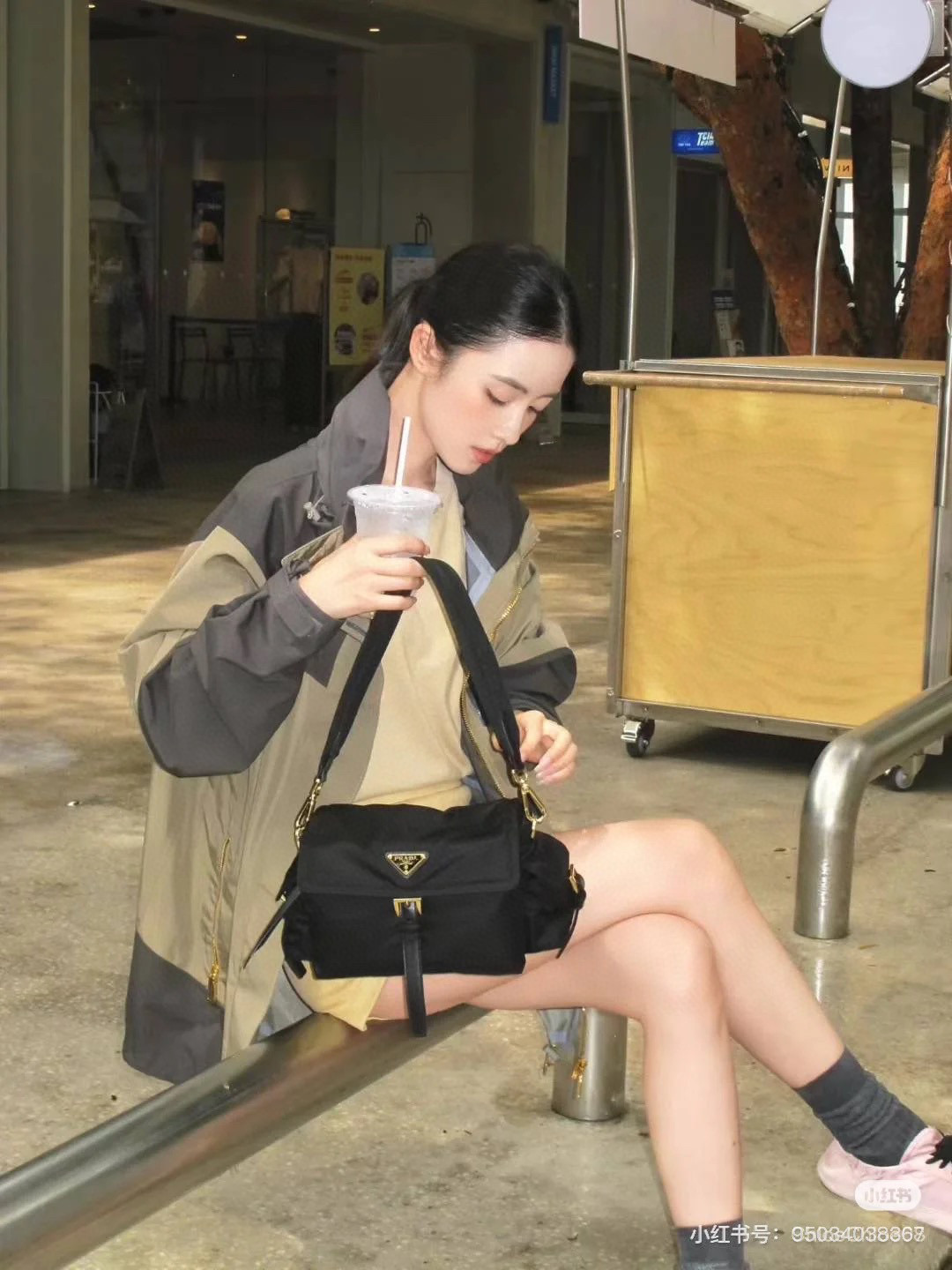 Prada新款邮差包