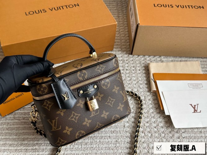 Louis Vuitton Vanity PM: Chic, Compact, and Utilitarian Handbag (19*14cm) 1 Louis Vuitton Vanity PM: Chic, Compact, and Utilitarian Handbag (19*14cm)
