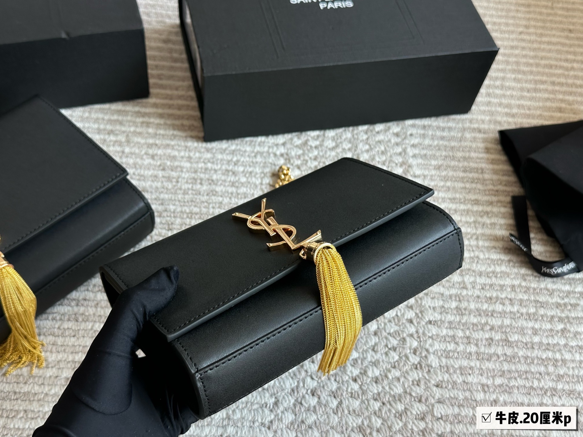 p235、p230 配盒

size：20*12cm（小）
           24*15cm (大）
ysl woc信封包
 kate 鱼子酱搭配非常有质感！
 看起来质感特别好！耐磨耐用！
🉑️斜挎🉑️腋下

