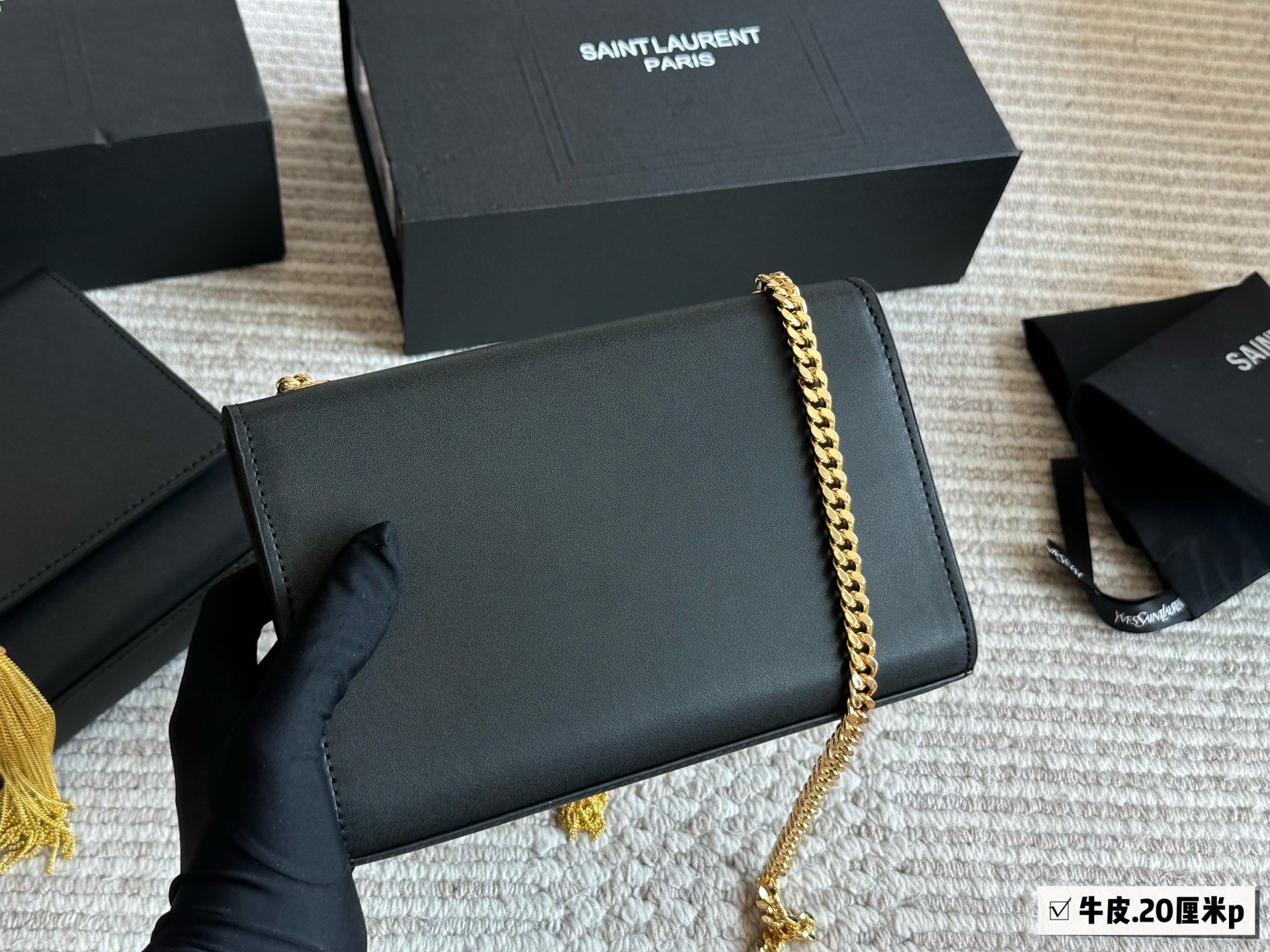 p235、p230 配盒

size：20*12cm（小）
           24*15cm (大）
ysl woc信封包
 kate 鱼子酱搭配非常有质感！
 看起来质感特别好！耐磨耐用！
🉑️斜挎🉑️腋下

