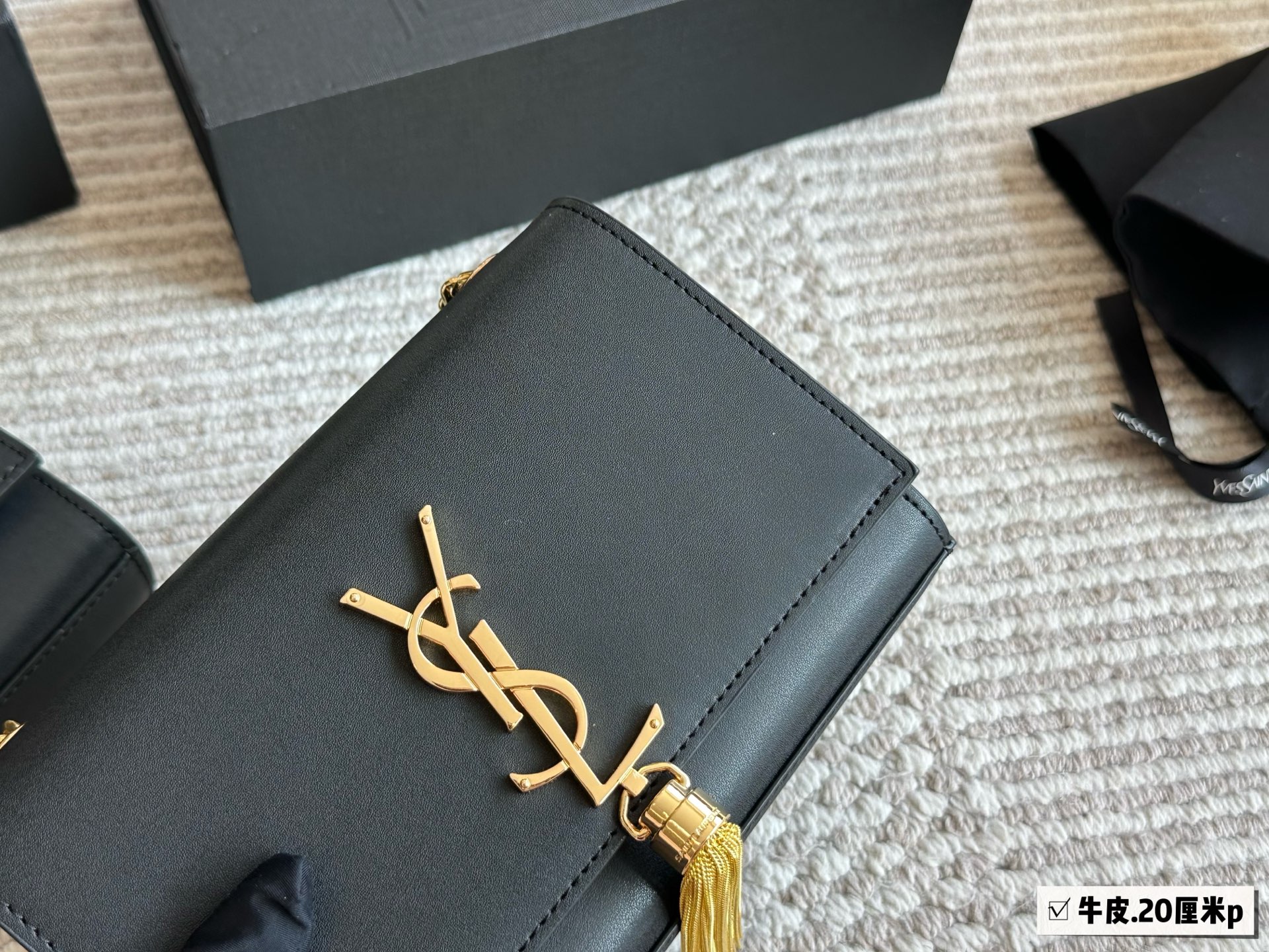 p235、p230 配盒

size：20*12cm（小）
           24*15cm (大）
ysl woc信封包
 kate 鱼子酱搭配非常有质感！
 看起来质感特别好！耐磨耐用！
🉑️斜挎🉑️腋下

