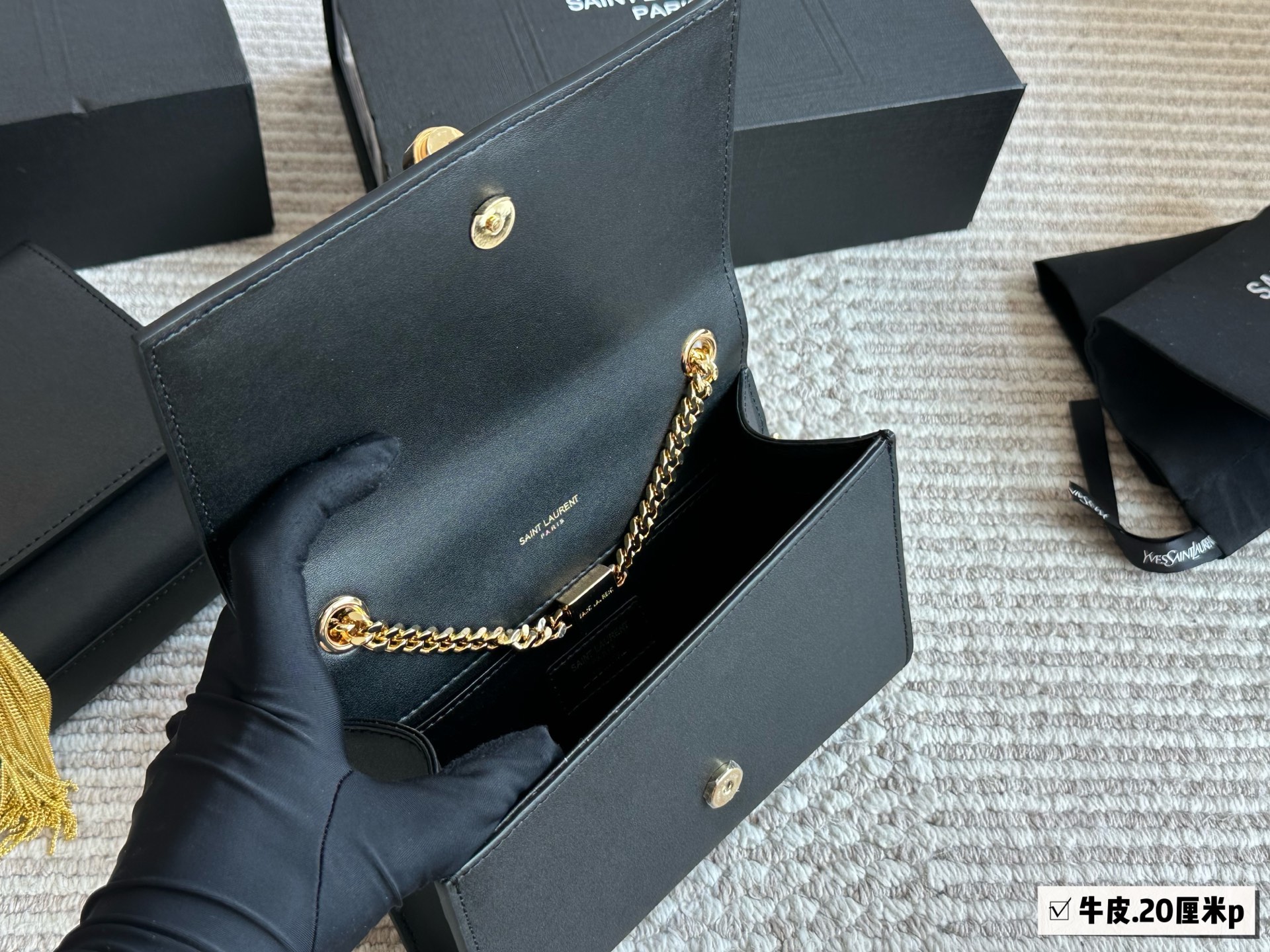 p235、p230 配盒

size：20*12cm（小）
           24*15cm (大）
ysl woc信封包
 kate 鱼子酱搭配非常有质感！
 看起来质感特别好！耐磨耐用！
🉑️斜挎🉑️腋下

