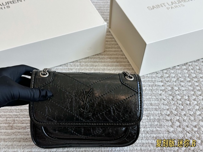 Saint Laurent Mini Niki de Cuero Vintage con Cadena, 18x12.5x5cm 15 Saint Laurent Mini Niki de Cuero Vintage con Cadena, 18×12.5x5cm