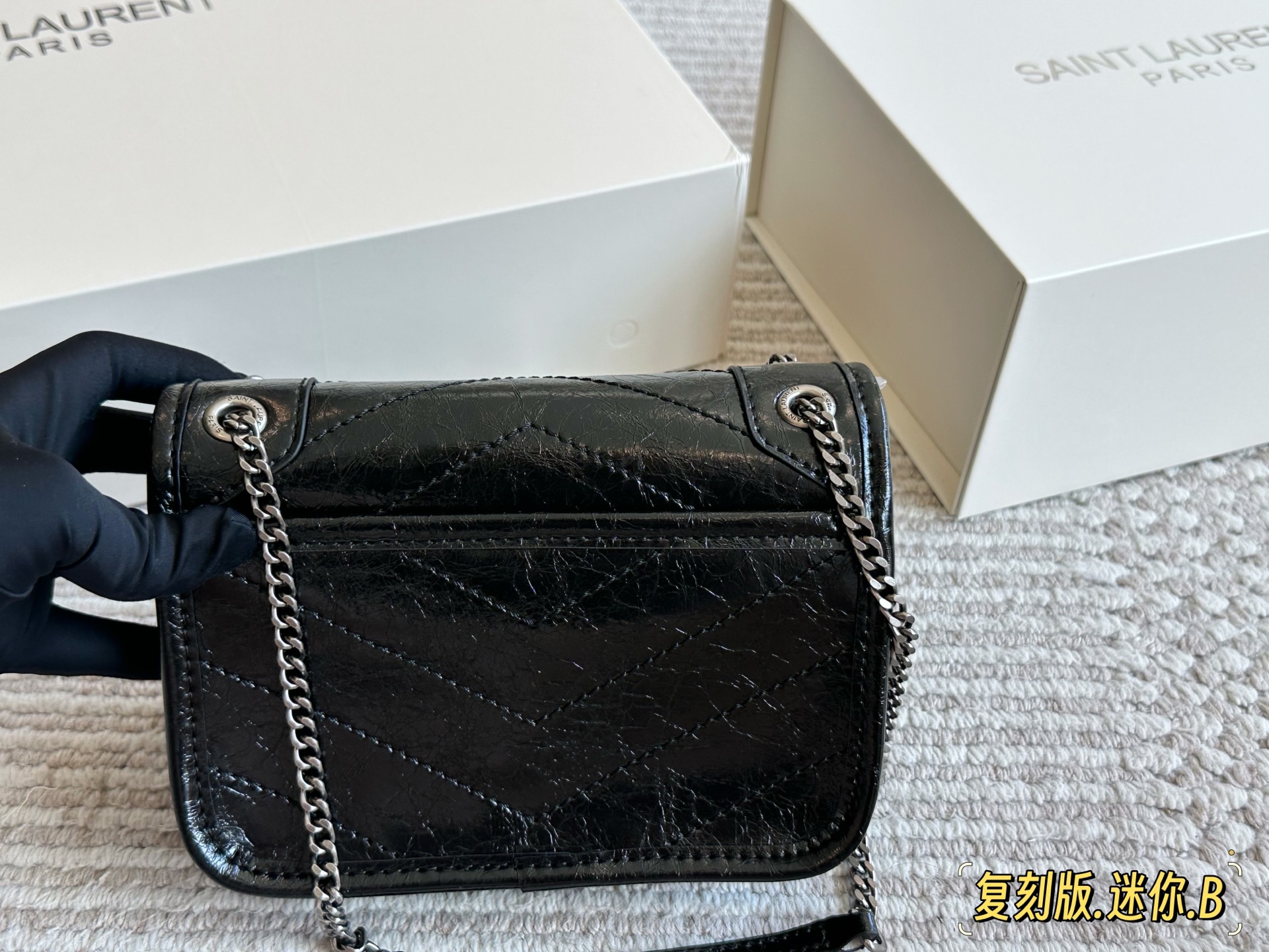 Saint Laurent Mini Niki de Cuero Vintage con Cadena, 18x12.5x5cm 6 i1755954001350 9861 0 4