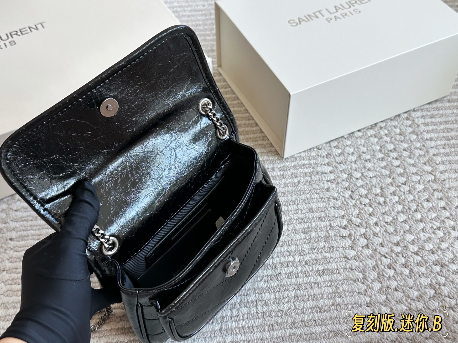 Saint Laurent Mini Niki de Cuero Vintage con Cadena, 18x12.5x5cm 10 i1755954001358 9640 0 8