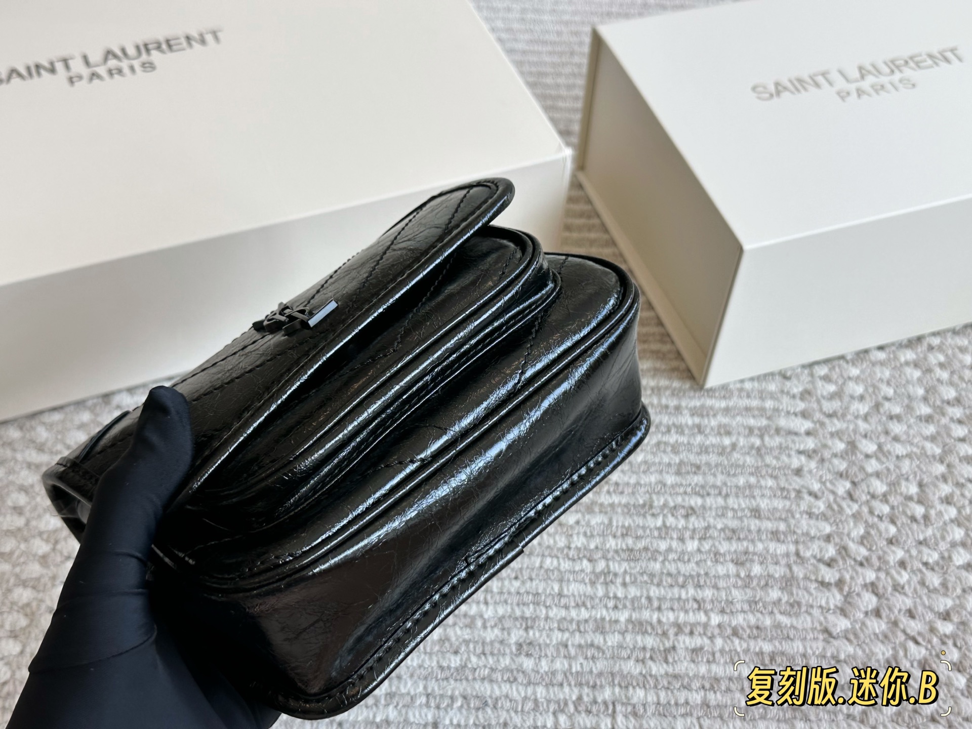 Saint Laurent Mini Niki de Cuero Vintage con Cadena, 18x12.5x5cm 5 i1755954002520 8725 0 3