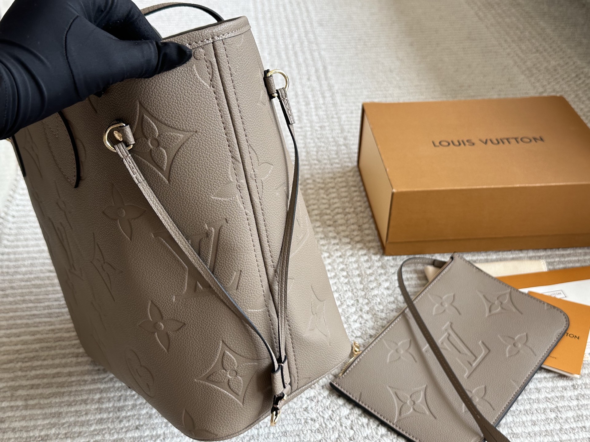 Louis Vuitton Neverfull Bolso Tote Empreinte Cuero con Estuche Desmontable 7 i1757752309285 5629 0 5