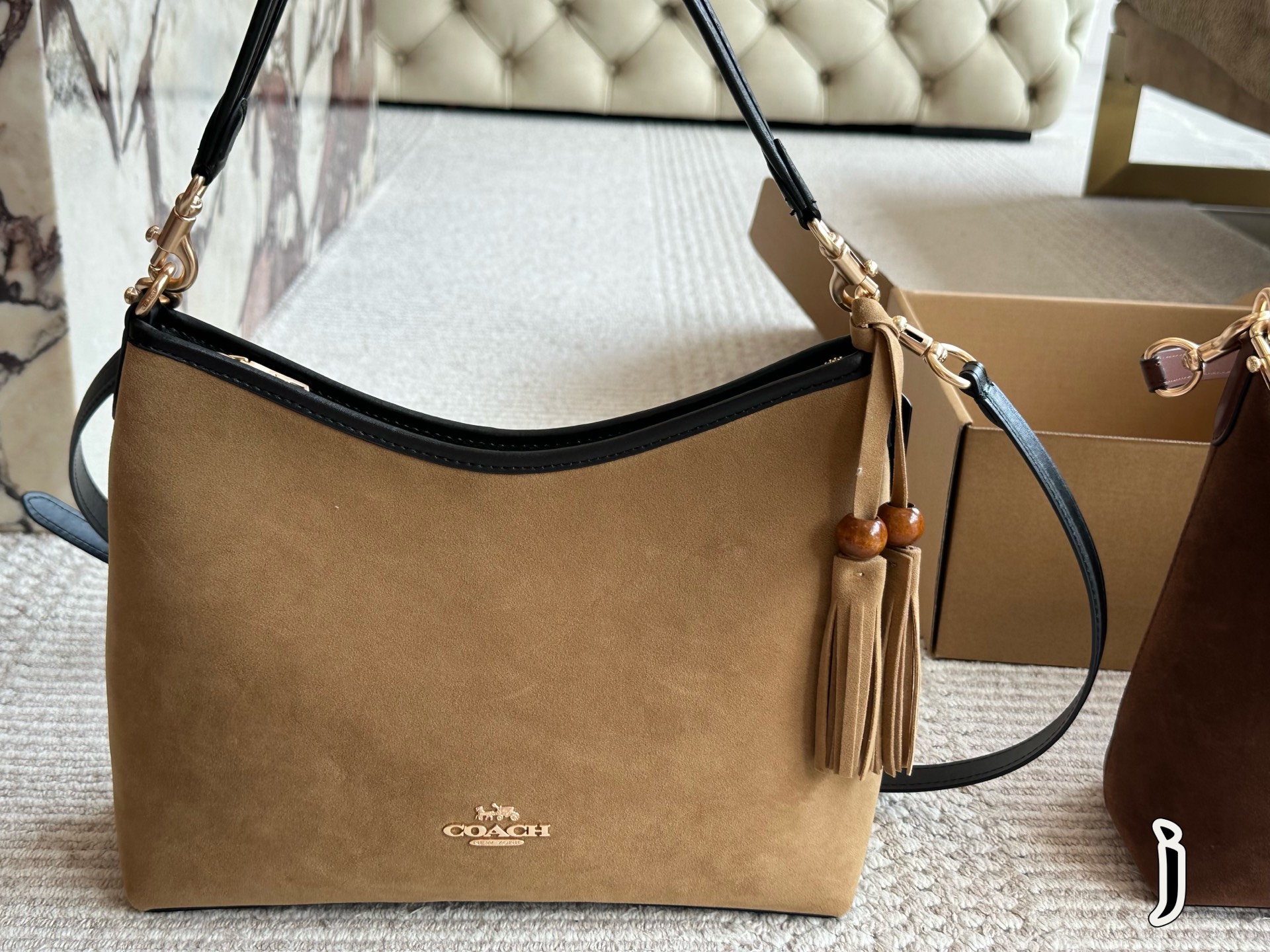 Tamaño de la caja: 30*20cm. El nuevo bolso Laurel de Coach es realmente hermoso. Con un estilo casual y perezoso que se…