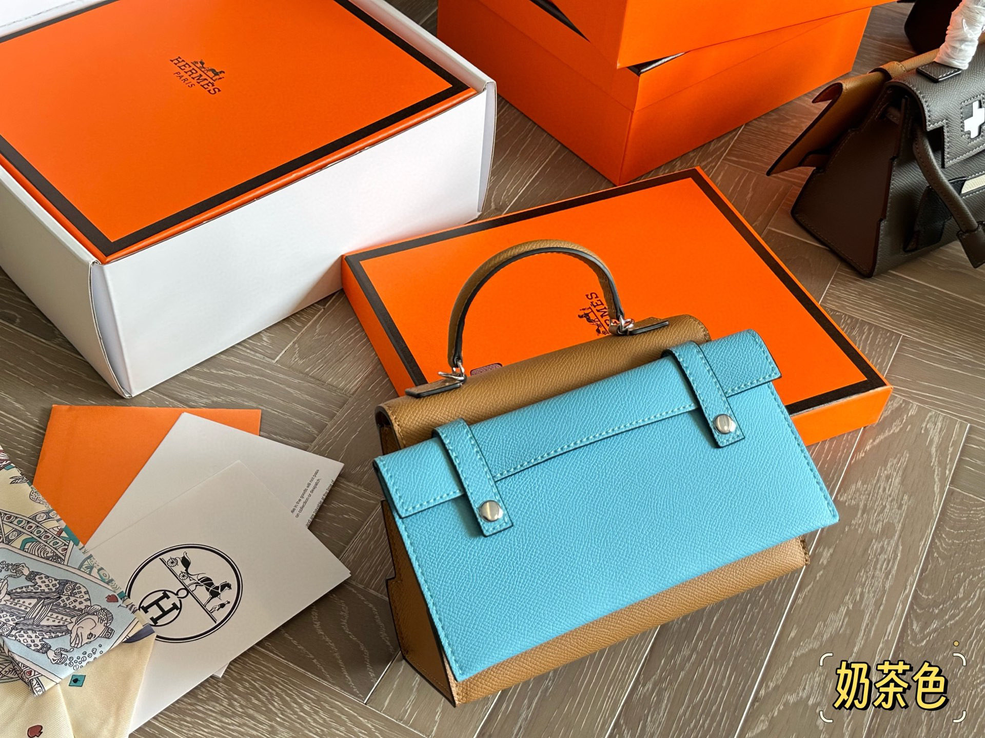 Hermès Kelly Doll Bolso de Mano en Piel Becerro con Diseño Único 4 i1757862379737 892 0 2