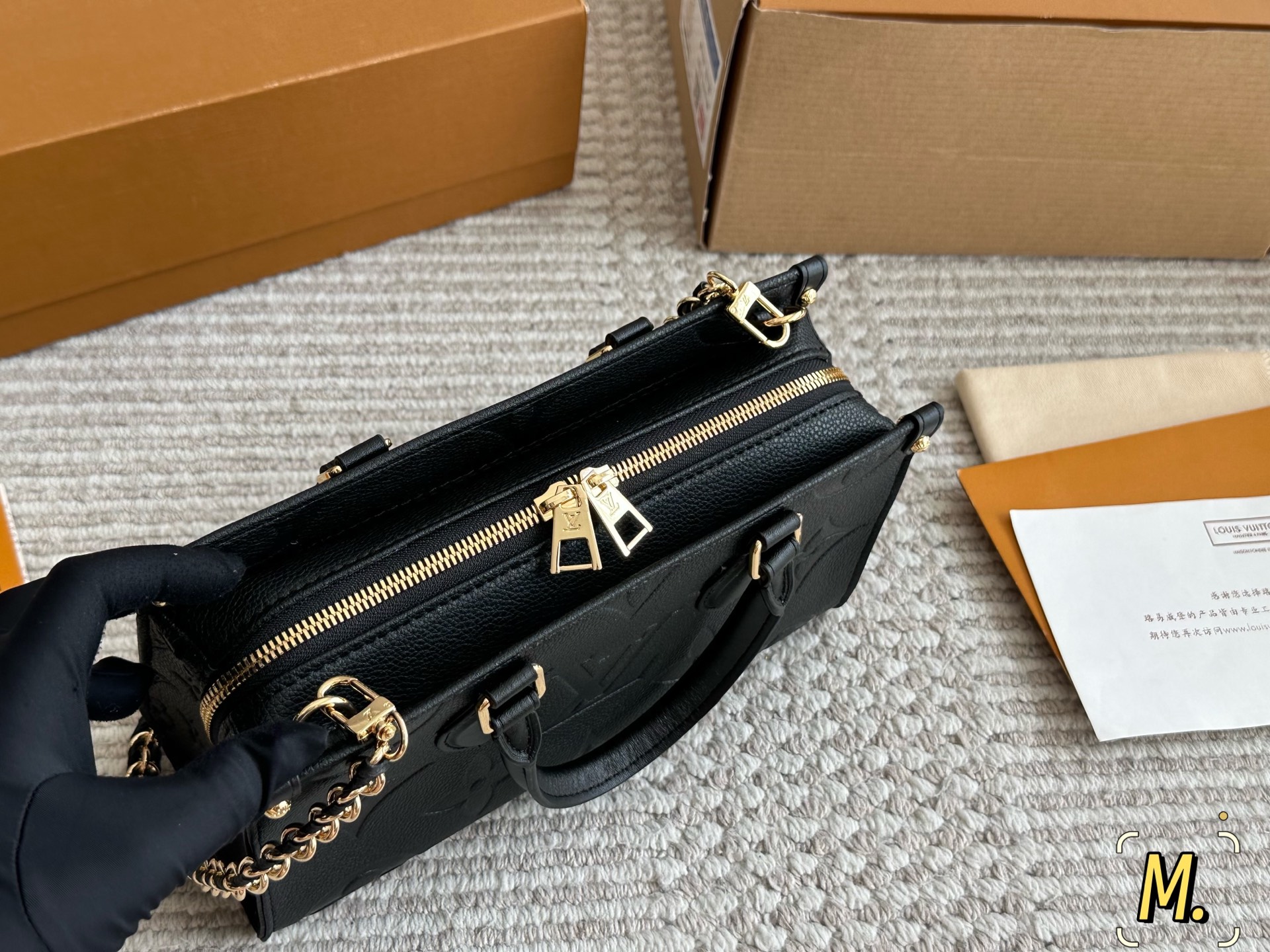 Louis Vuitton OnTheGo East West Bolso de Mano en Cuero Empreinte Negro 3 i1757933474056 9841 0 1