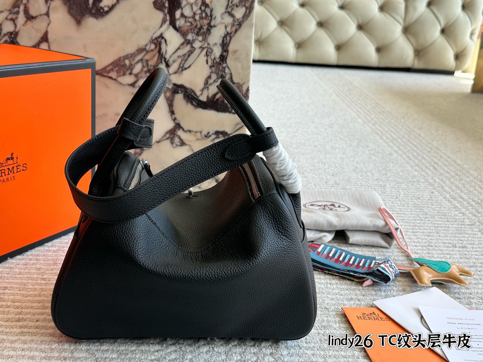 Hermès Lindy 26 Bolso de Cuero TC Original, Diseño Versátil y Elegante 5 i1757935448487 808 0 3