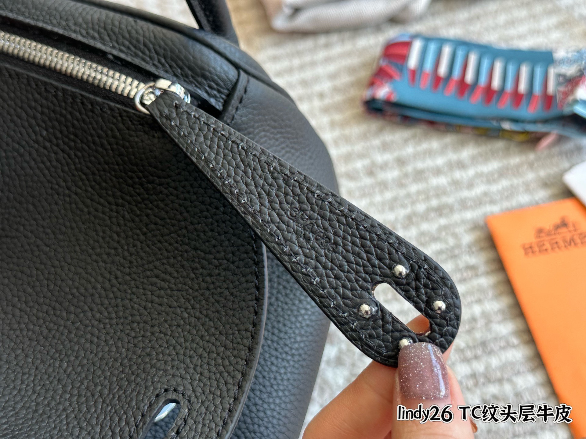 Hermès Lindy 26 Bolso de Cuero TC Original, Diseño Versátil y Elegante 9 i1757935448497 9593 0 7