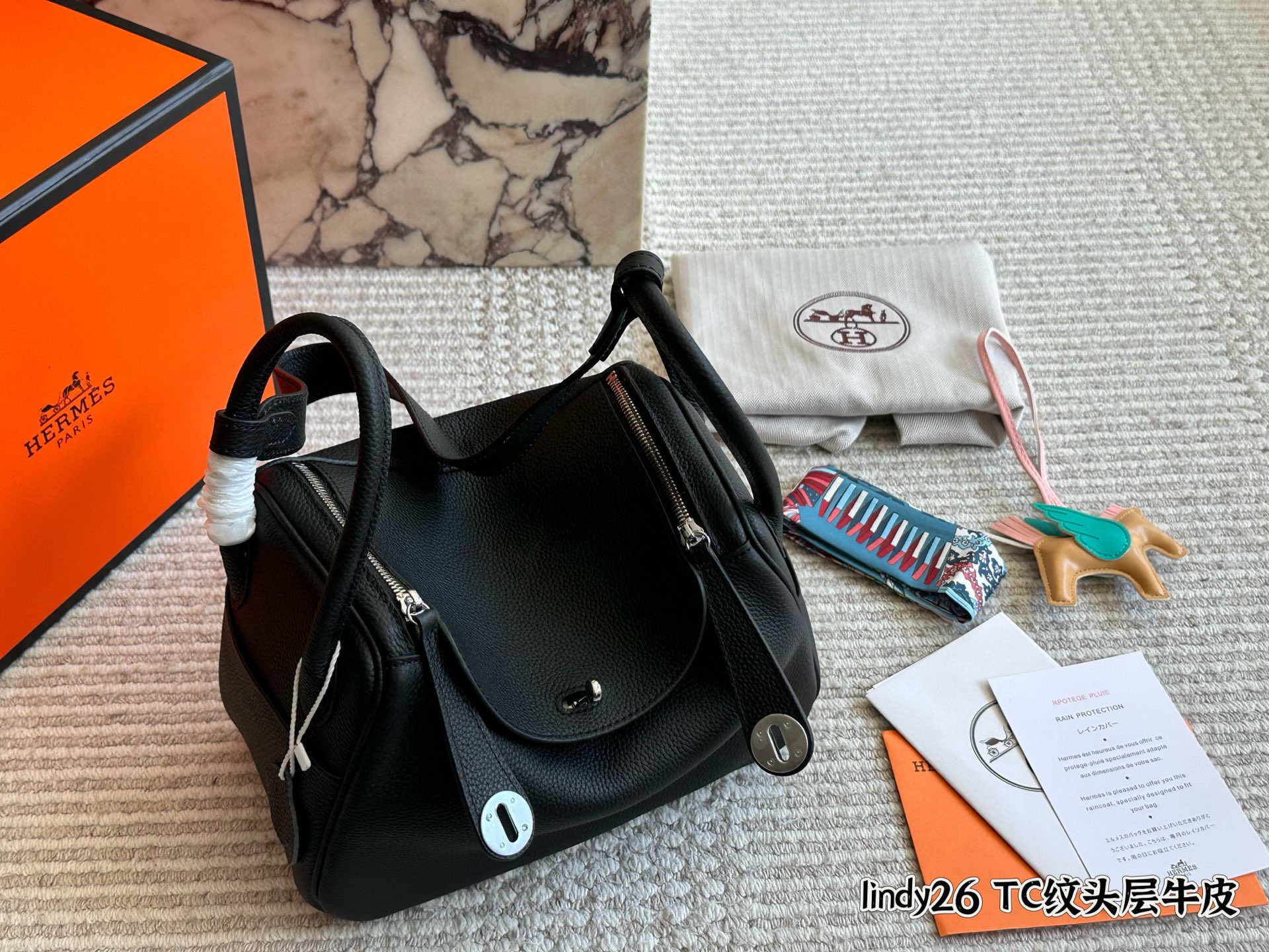 Hermès Lindy 26 Bolso de Cuero TC Original, Diseño Versátil y Elegante