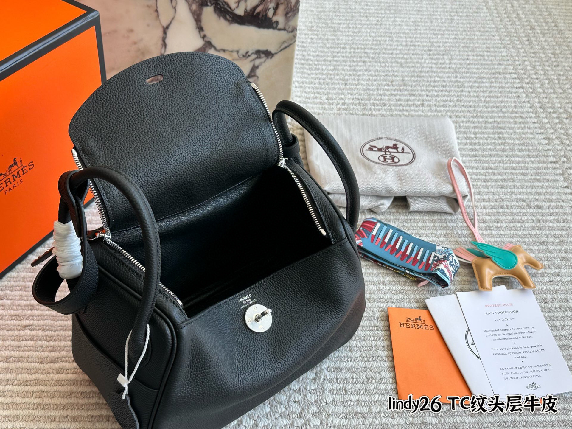 Hermès Lindy 26 Bolso de Cuero TC Original, Diseño Versátil y Elegante 10 i1757935448537 5545 0 8