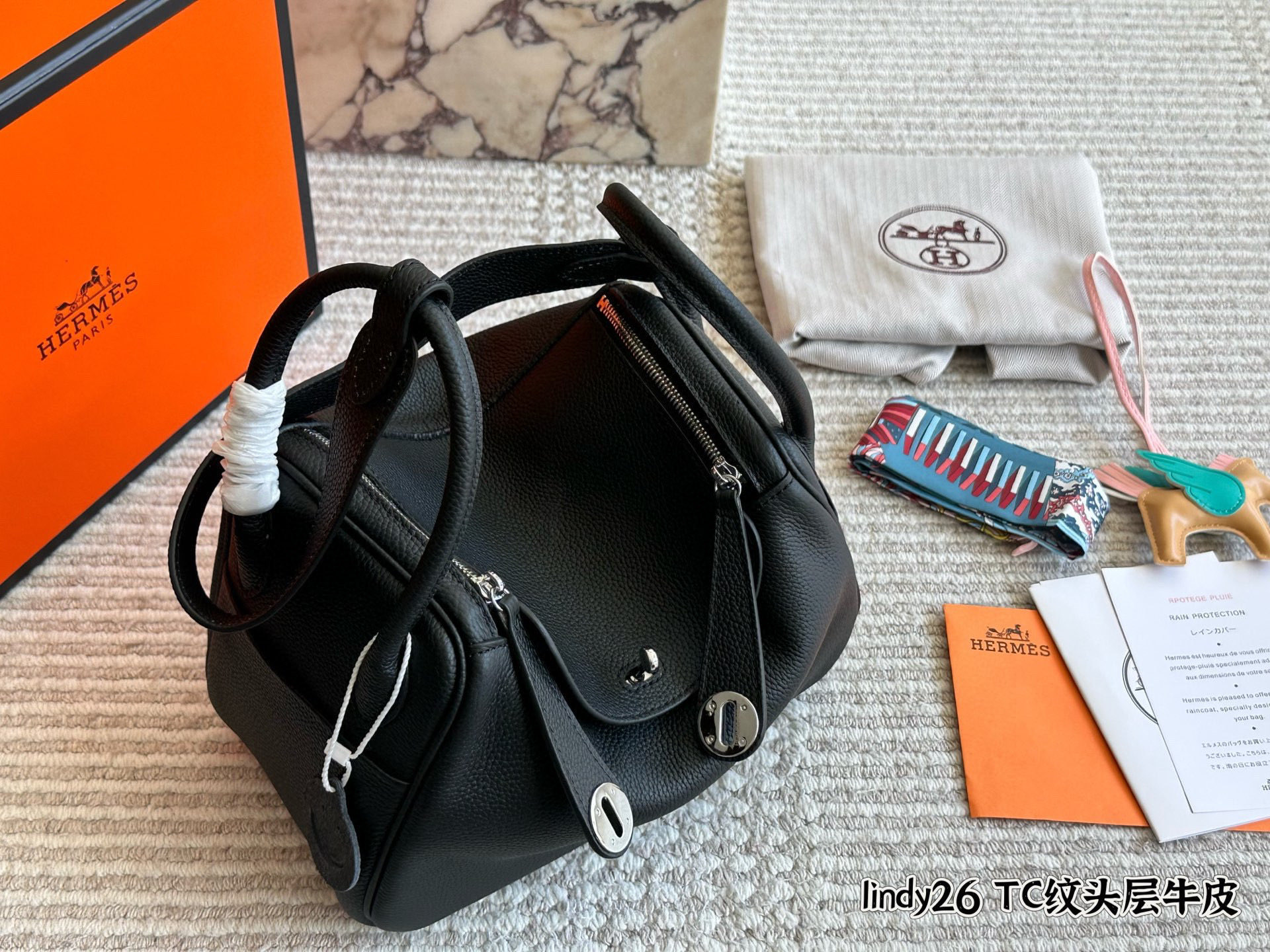 Hermès Lindy 26 Bolso de Cuero TC Original, Diseño Versátil y Elegante 7 i1757935449714 5198 0 5