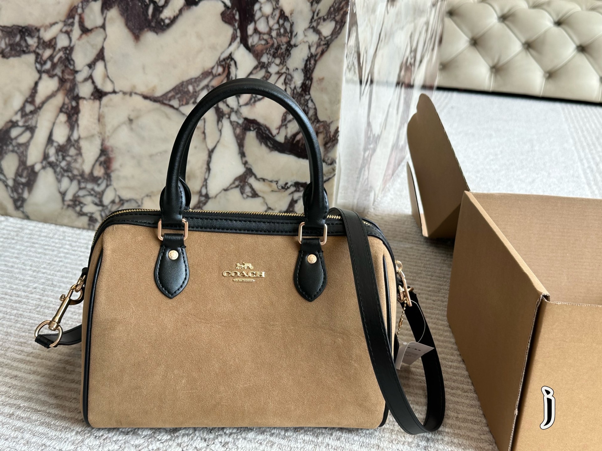 Nuevo Rowan marrón retro de Coach. Nuevo bolso almohada de gamuza marrón de Boston de Coach. El bolso marrón …