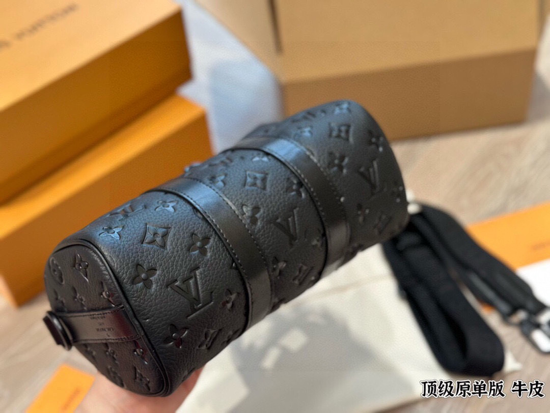 Louis Vuitton Keepall XS Bolso Almohada 21 en Cuero Monograma Negro 8 i1758864826355 1522 0 6